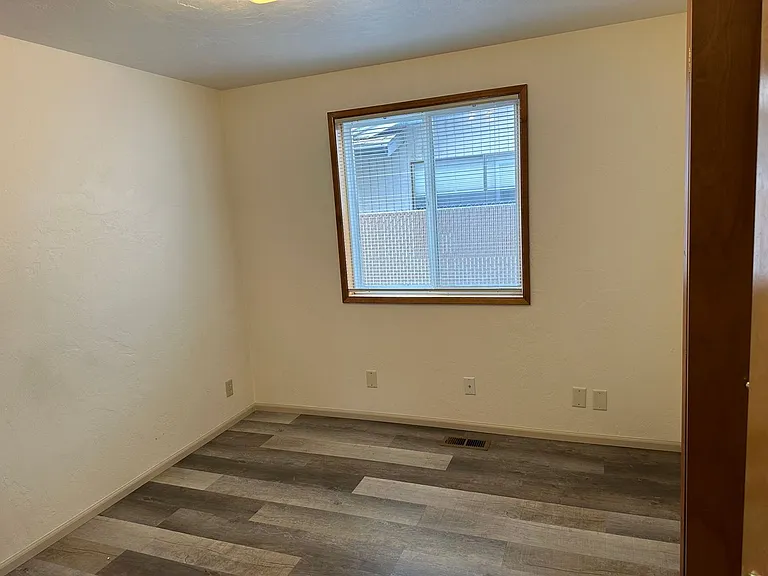 403 S 37th Pl — Photo 22