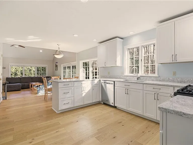 141 Laurel Ridge Ln — Photo 17