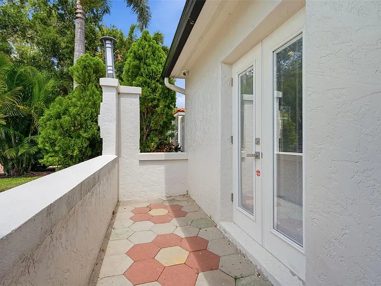 141 Giralda Blvd NE — Photo 24