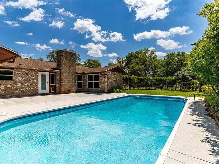 8 Stafford Cir — Photo 41