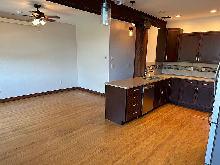 806 N Monroe St — Photo 6