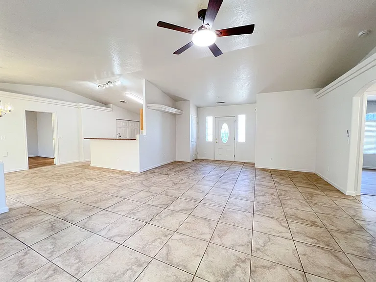 5921 N Bentley Dr — Photo 7