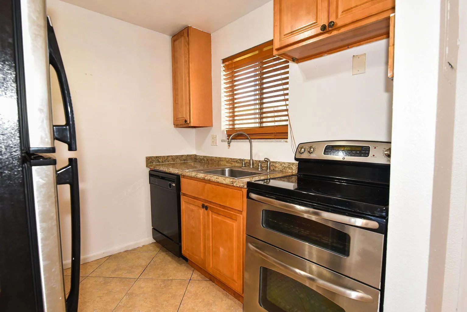 1 bed, 1.0 bath, 616 sqft, $1,600 — Photo 2