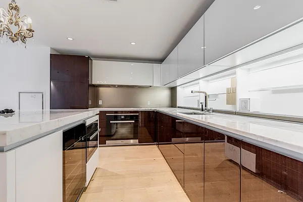 Rented by Lin Pan Realty Group LLC | media 70