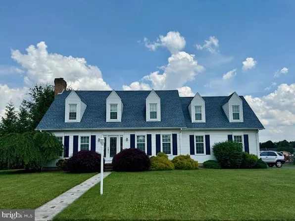 413 Hamlet Dr W, Spring Grove, PA 17362