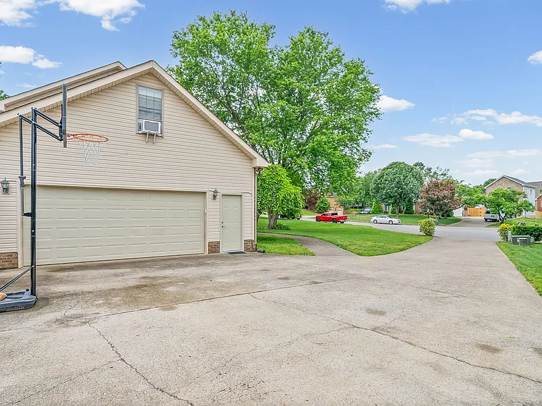 405 Tranquill Ln — Photo 9
