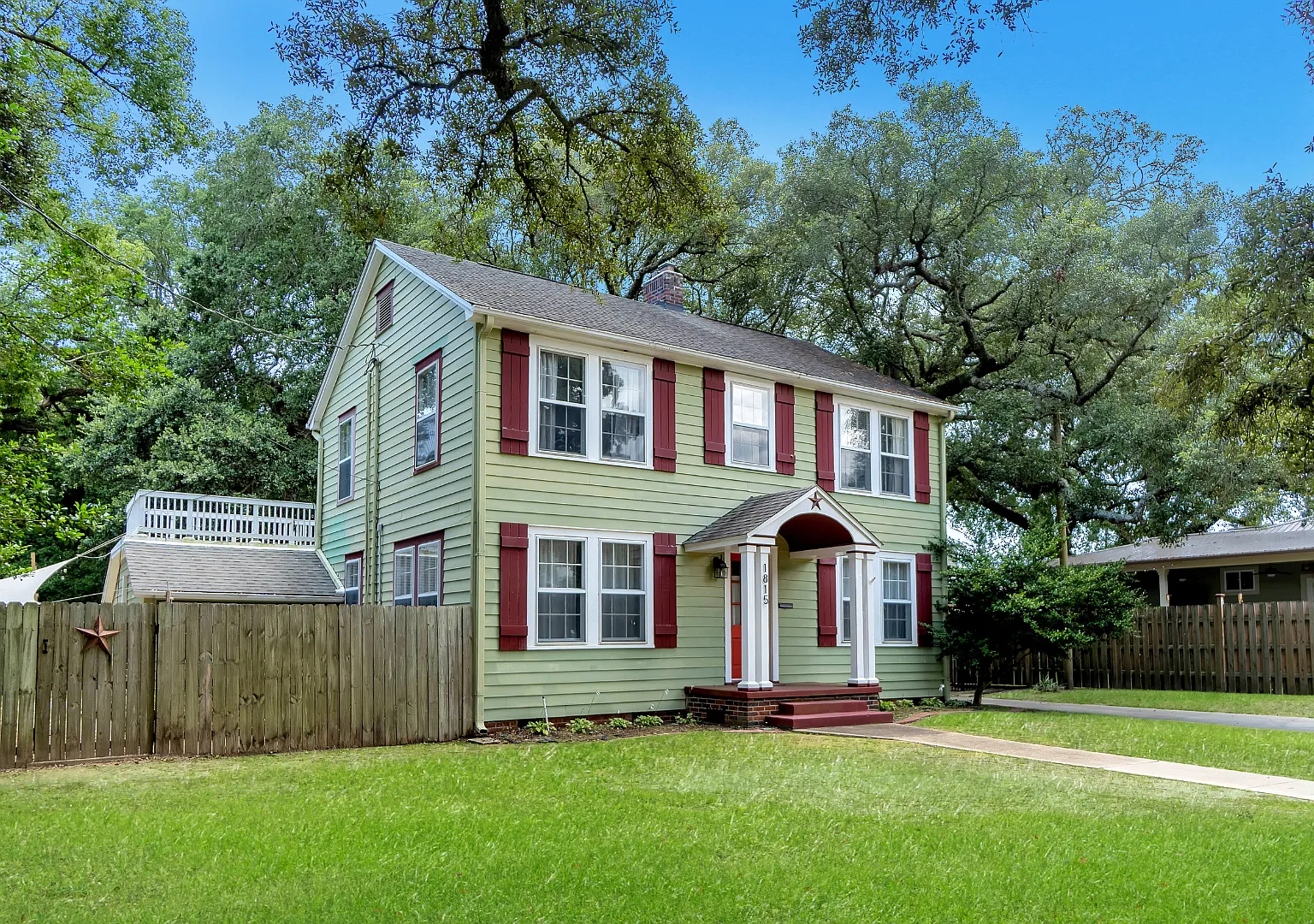 1815 E Moreno St — Photo 2