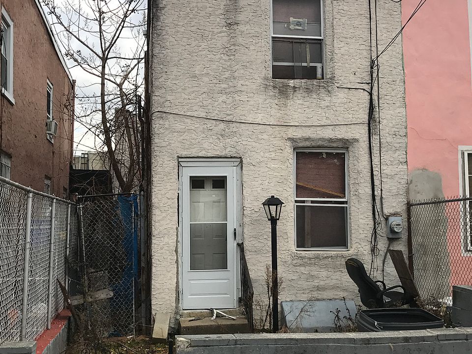 2nd image of 2009 N Lawrence St