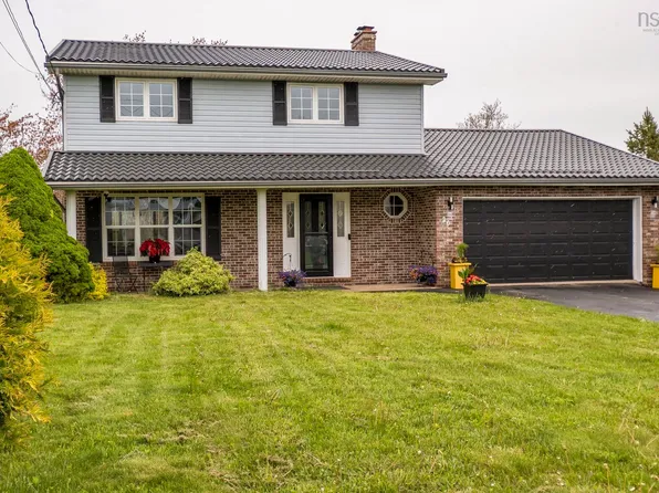 26 Governors Lake Dr, Timberlea, NS B3T 1N2