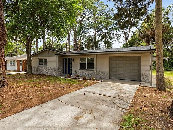 3rd image of 7151 Pinewood Dr