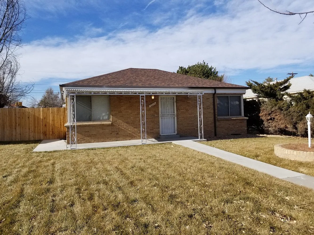 2255 Syracuse St — Photo 1