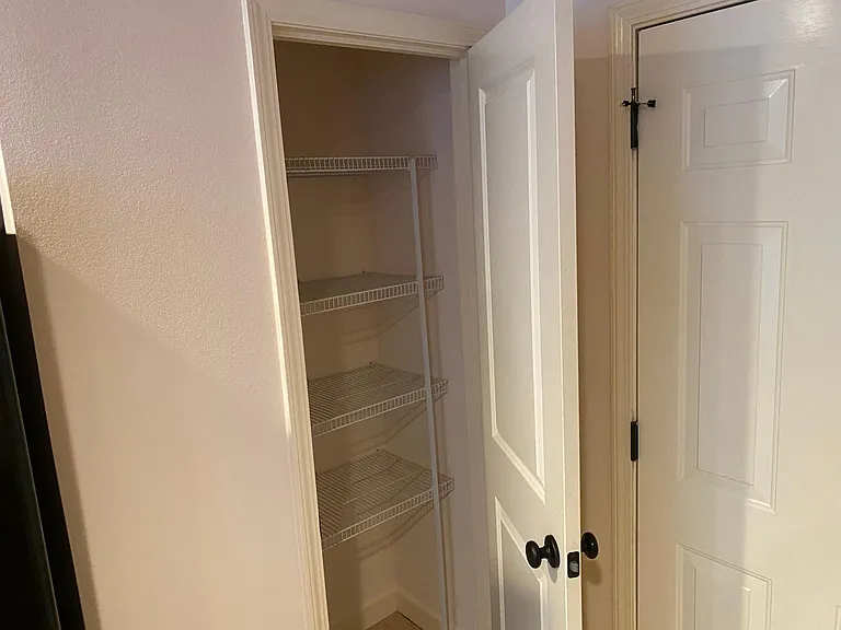 1020 Notting Hill Ct — Photo 9