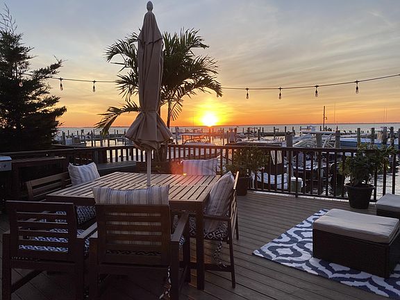 2nd image of 318 Bay Walk