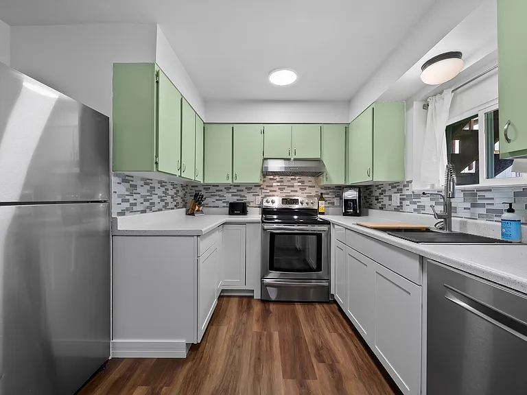 300 E 45th Ave #3 — Photo 12