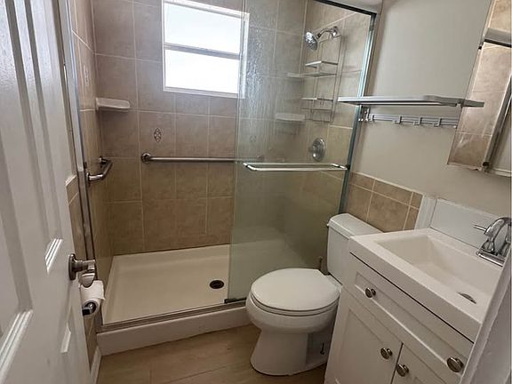 4th image of 500 61st Ave NE