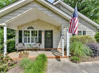 2204 Olde Chantilly Ct, Charlotte, NC 28205
