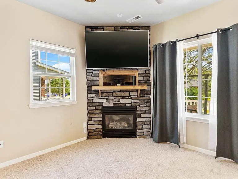 1593 Burr Dr — Photo 5