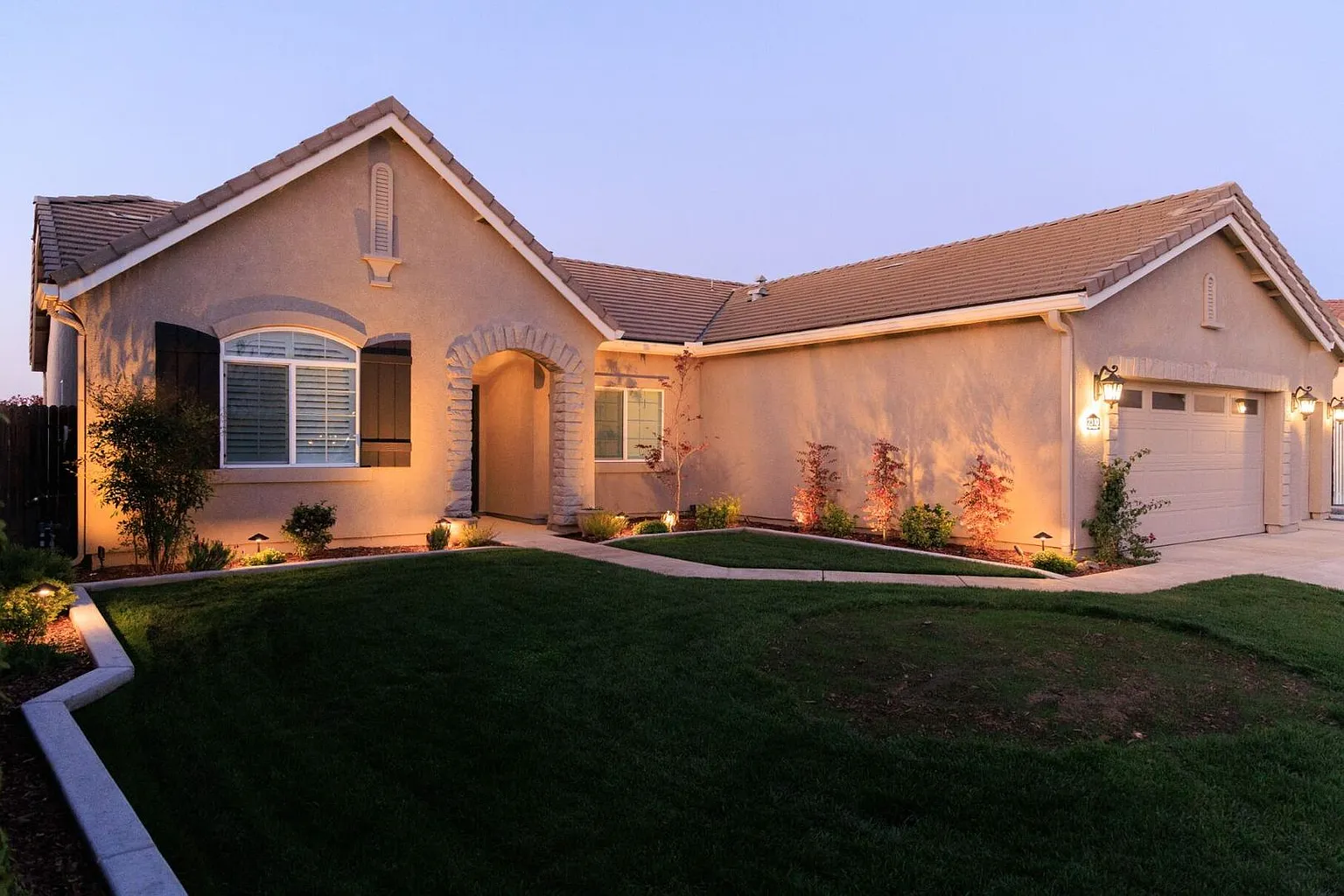 2310 W Tyler Ave photo 1
