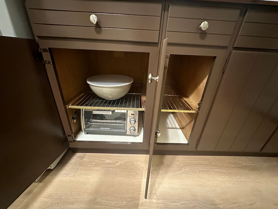Lower kitchen cabinets