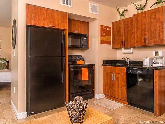 3rd image of 334 Euclid Ave APT 106