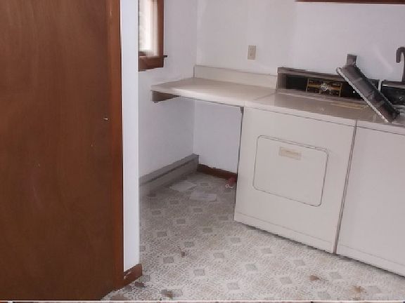 2nd image of 1827 Owasco Ter