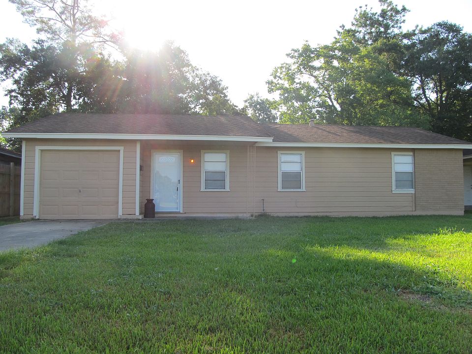 1st image of 825 Smelker St