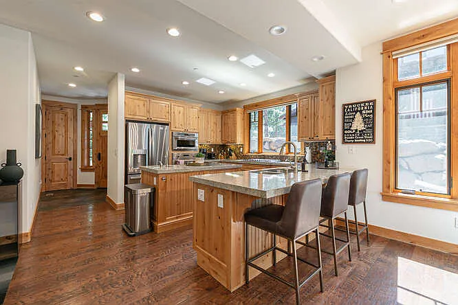 10236 Valmont Trl — Photo 8