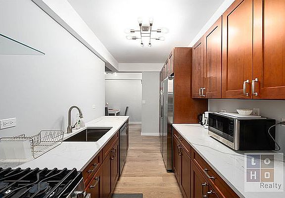 5th image of 550 Grand St APT H1b