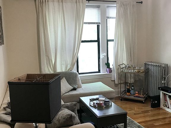 5th image of 441 W Belmont Ave #20