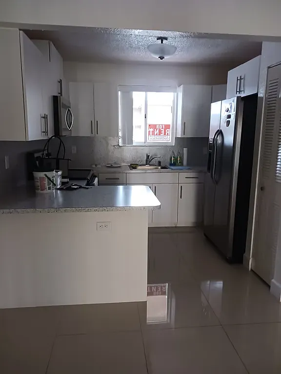 2 bed, 1000 sqft, $2,150 — Photo 3