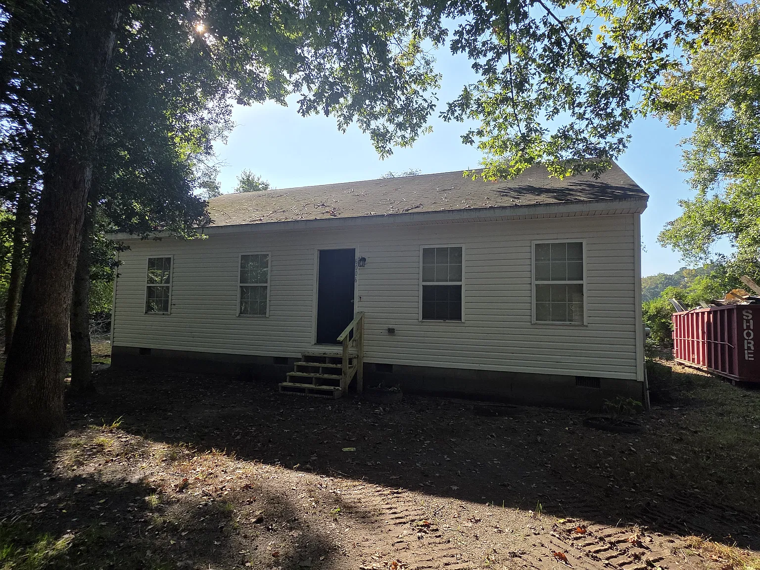 3 bed, 2.0 bath, 1100 sqft, $1,400 — Photo 1