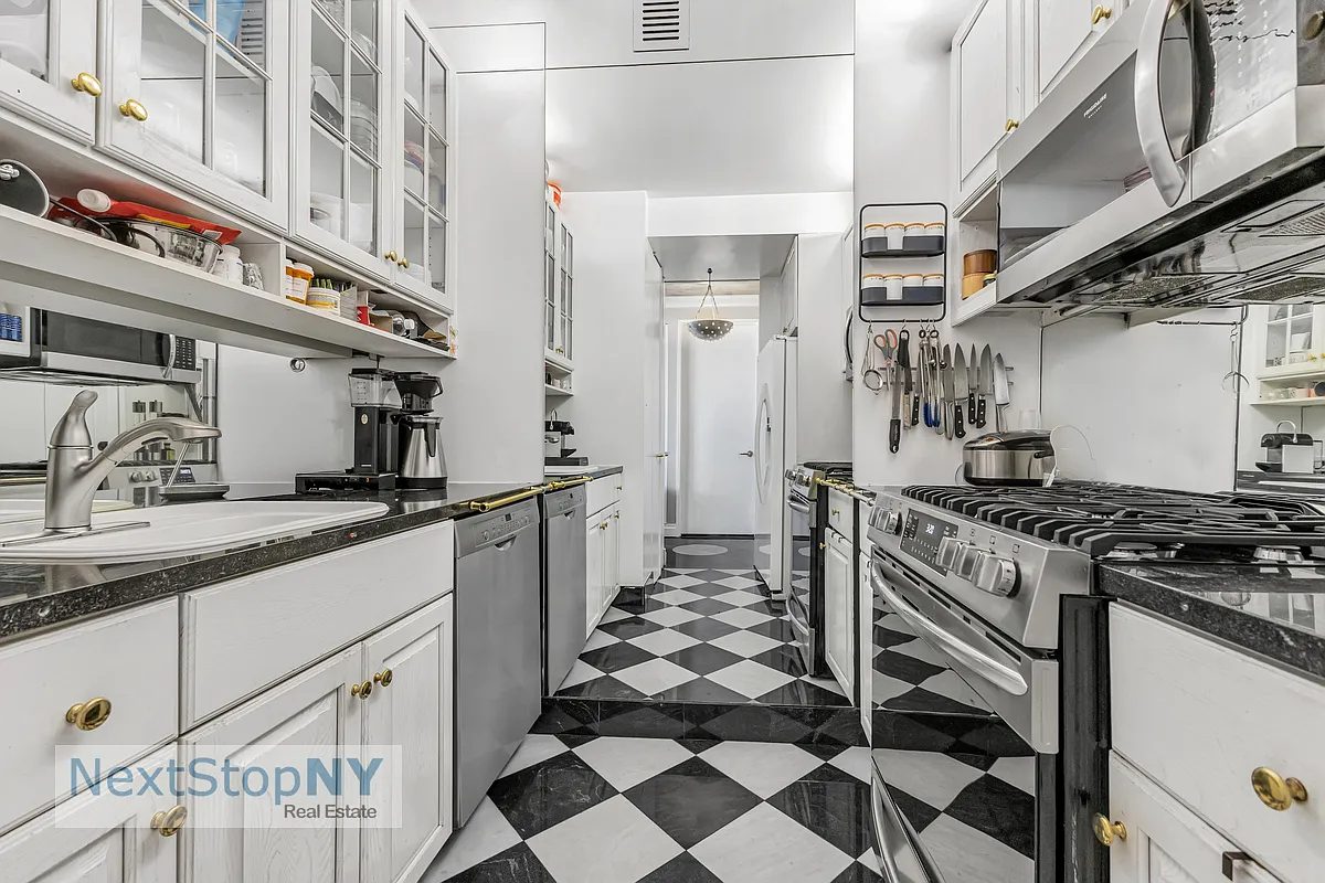 250 East 54th Street — Photo 3
