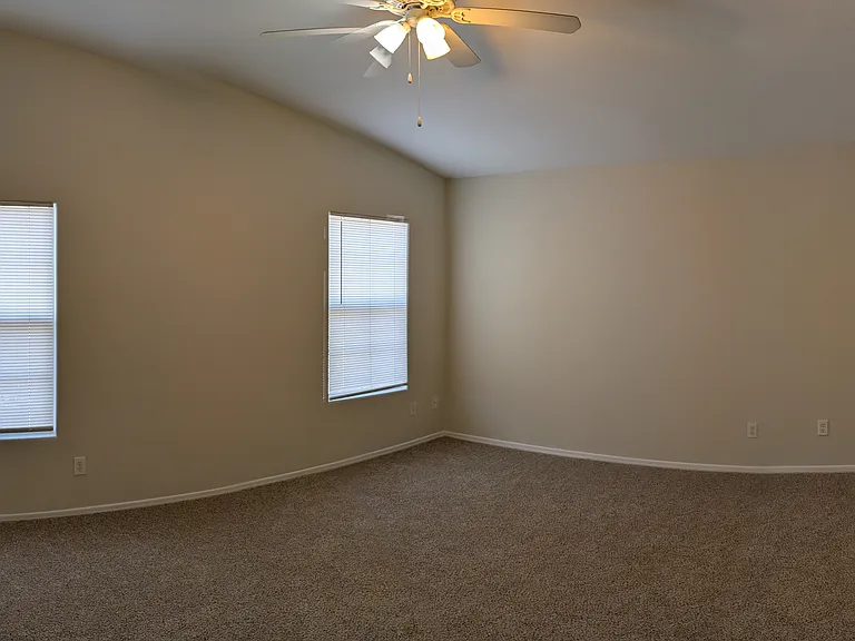 1695 E Los Alamos St — Photo 7