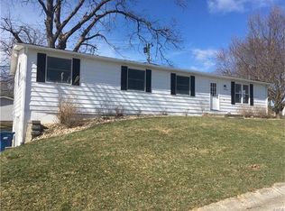 1004 Hoenes Dr, Palmyra, MO 63461