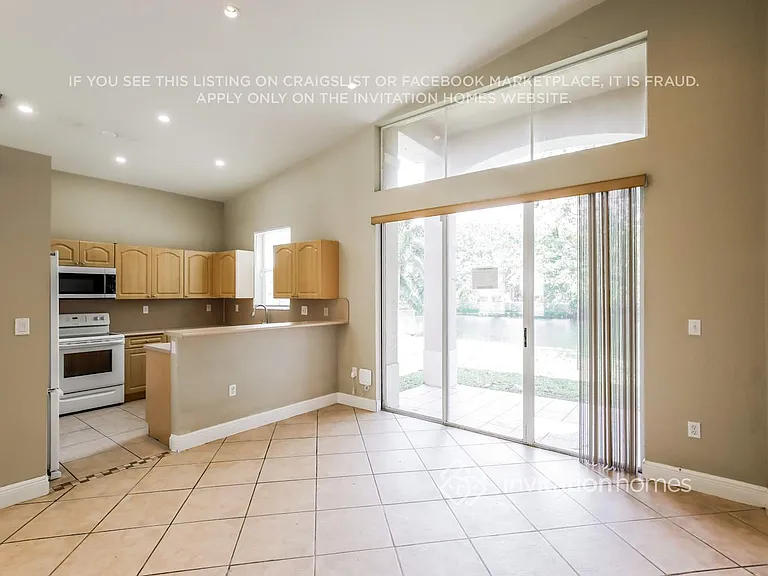 2345 SW 131st Ave — Photo 5