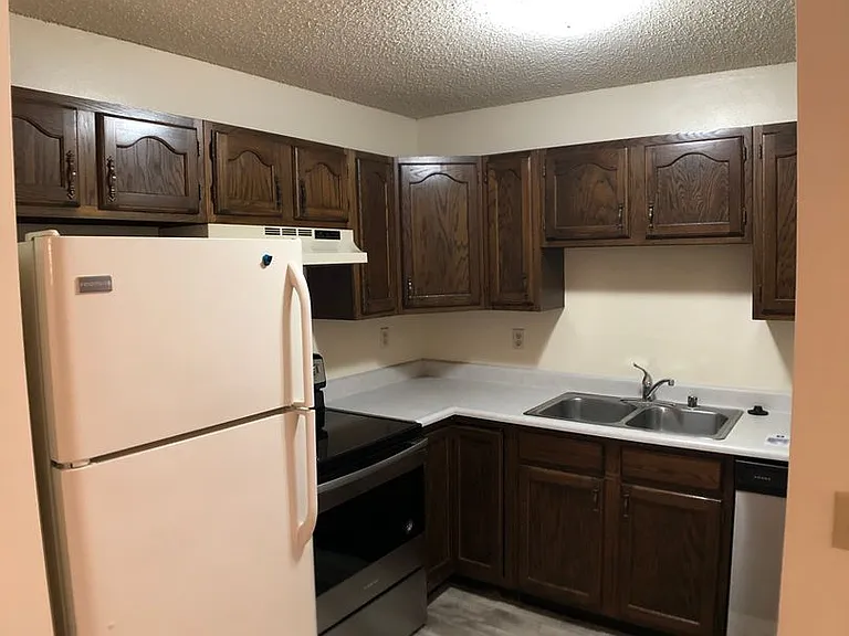 Wingra West Apartments — Photo 24