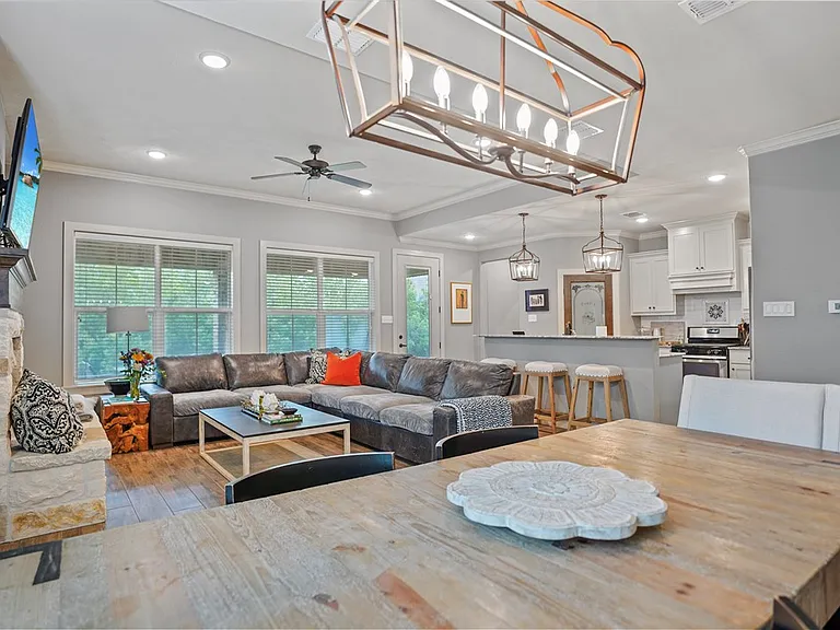 2711 Talsworth Dr — Photo 3
