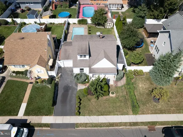 218 Grove Ave, Woodbridge, NJ 07095