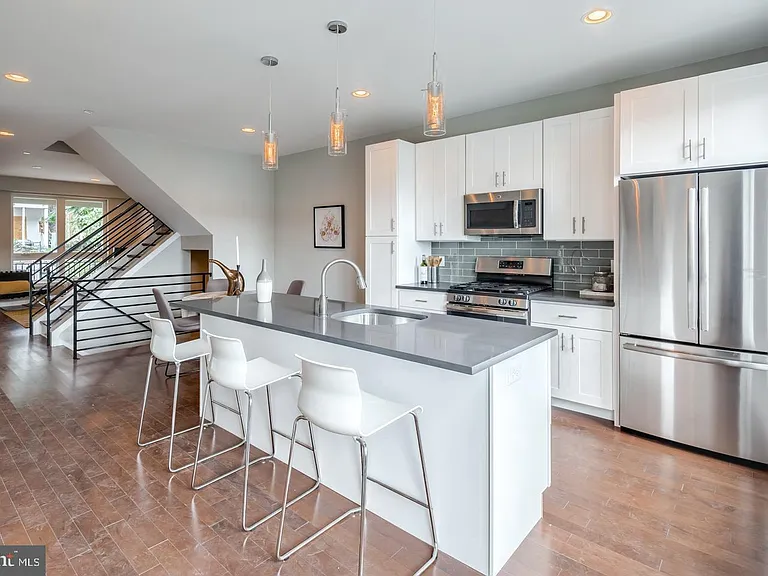 3832 Manor St — Photo 3