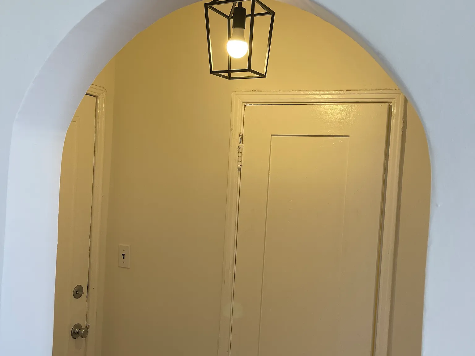 Chateau Lexington Studios and One-Bedrooms — Photo 3