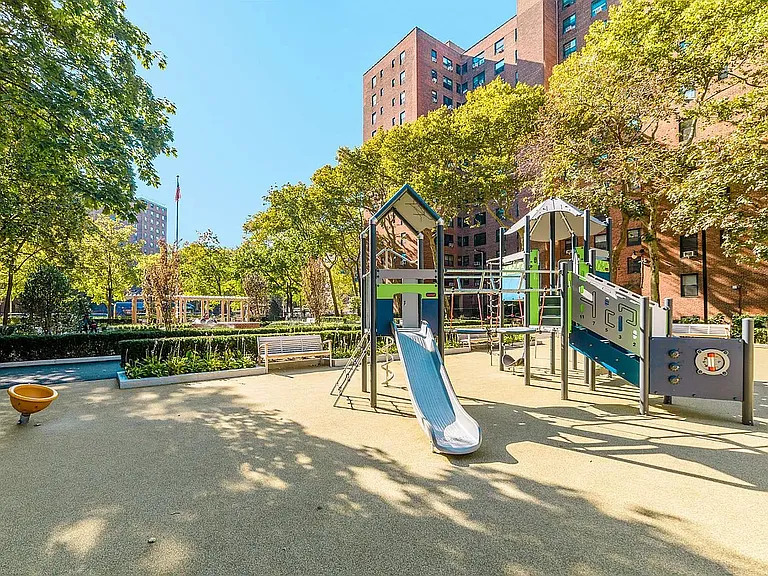 2200 Madison Ave #9H — Photo 6