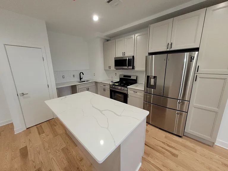 223 E Girard Ave #1R — Photo 12