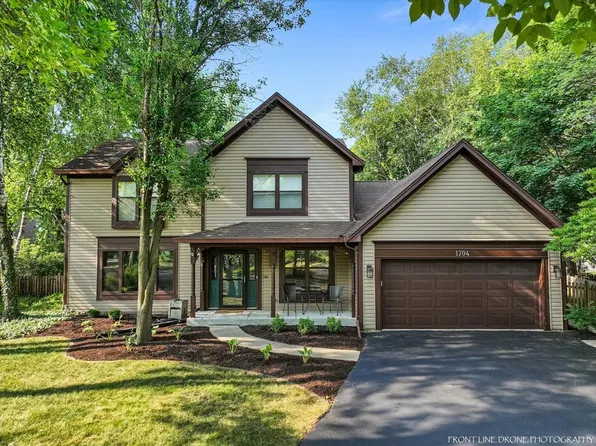1704 Prince Ct, Naperville, IL 60563