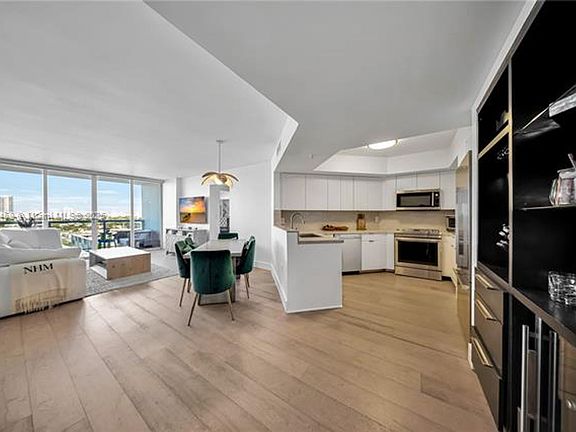 2nd image of 1900 Sunset Harbour Dr #911