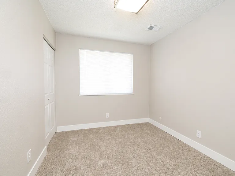Parkview Apartments — Photo 13