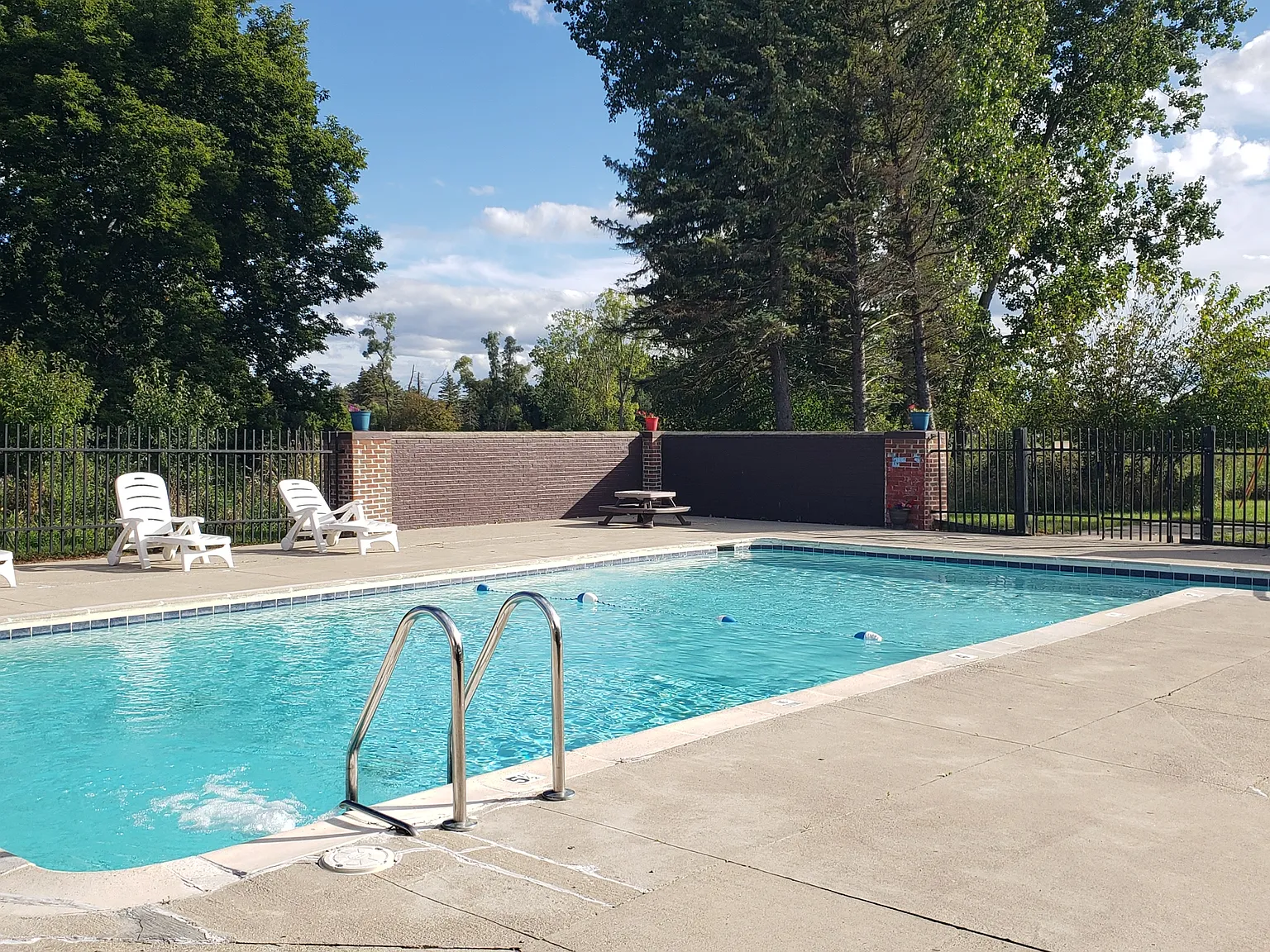 Pines Lapeer West — Photo 3