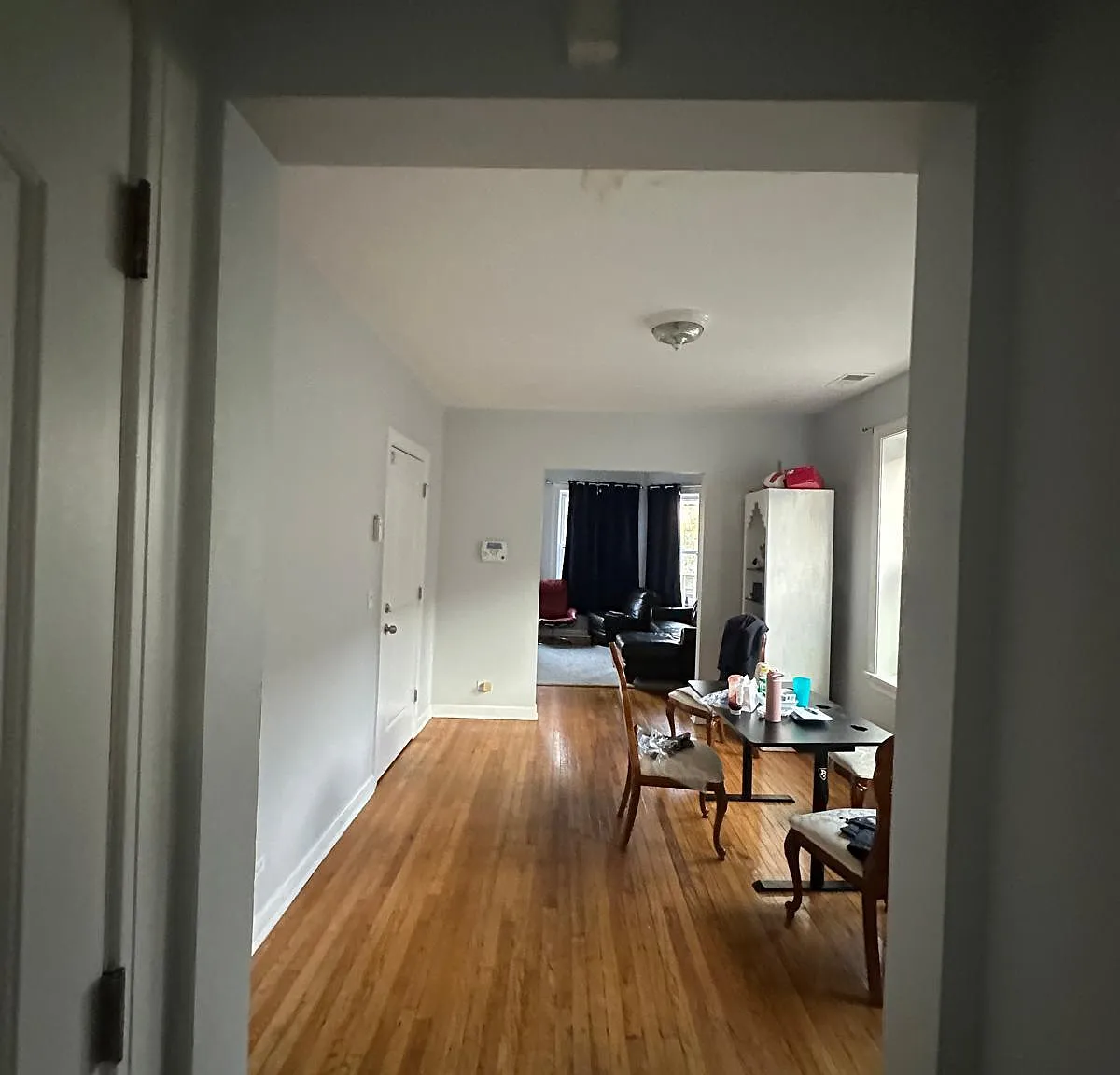 3 bed, 1000 sqft, $1,700 — Photo 1