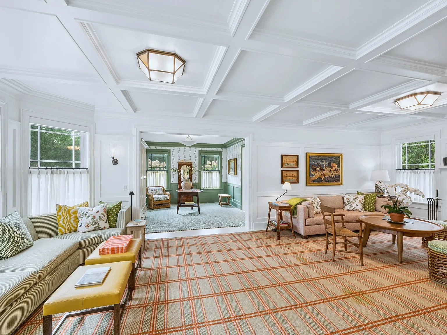 Refined Southampton Living Near Village and Ocean — Photo 4