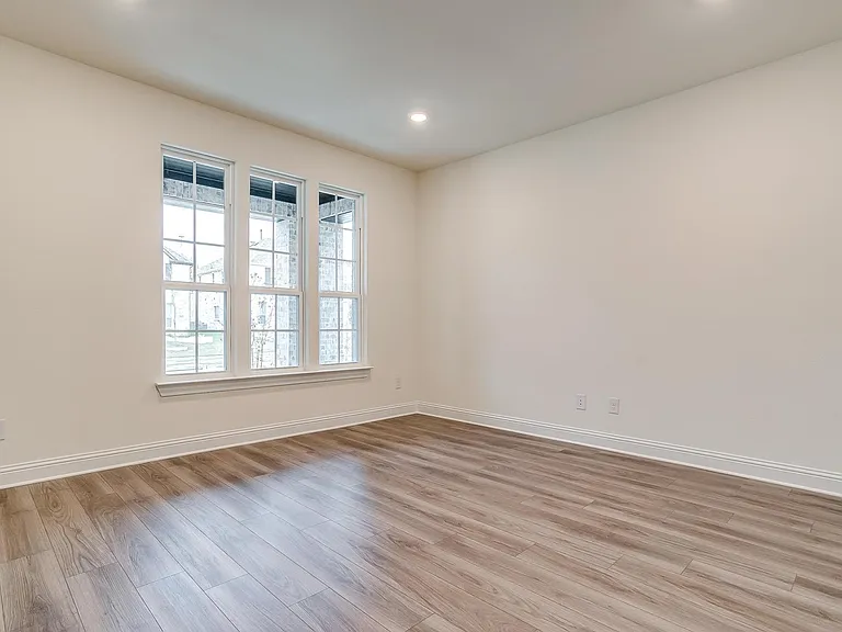9836 Derbyshire Dr — Photo 31
