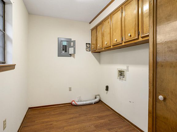 5th image of 306 Kensington Dr